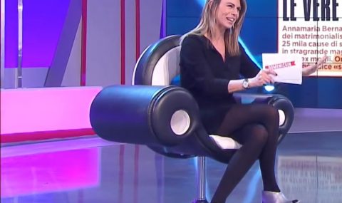 Paola Perego in collant neri: un video da leccarsi i baffi